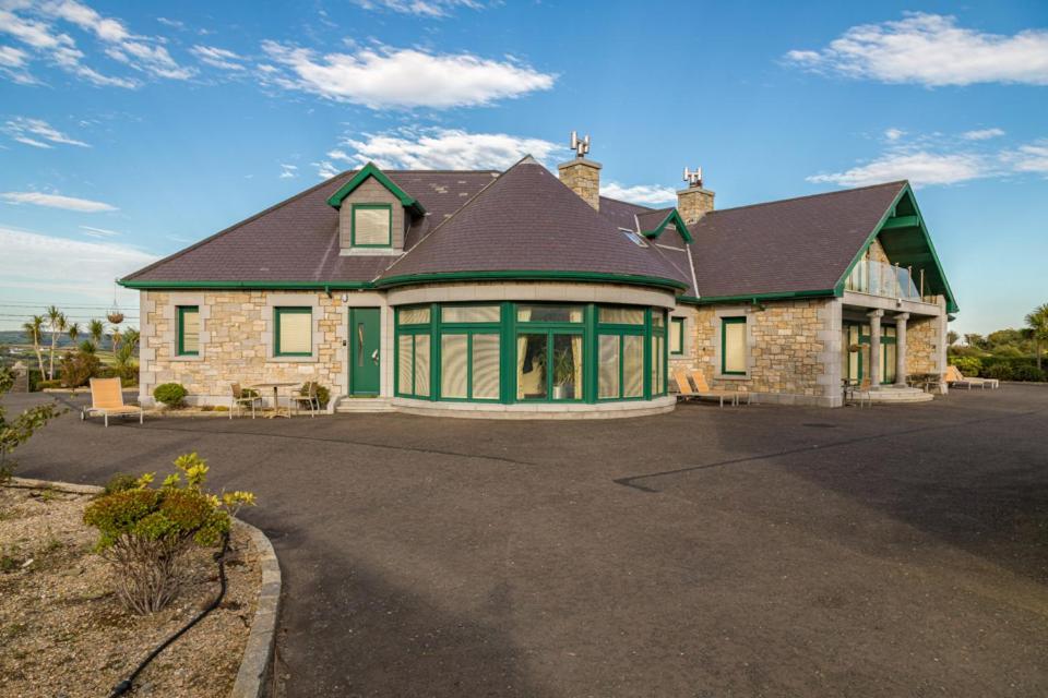 Like Walking Into A Fantastic Novel At Inishowen House Rashenny Esterno foto